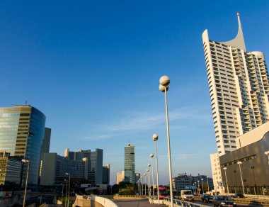 Viyana, Avusturya - 20 Nisan 2014: Viyana Uluslararası Merkezi güneşli bir günde.