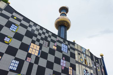 Viyana, Avusturya - 20 Nisan 2014: Viyana, Avusturya 'daki Spittelau Termik Atık Tedavi Tesisi.