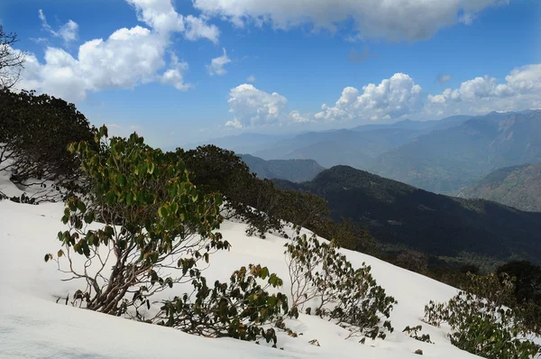 Bela paisagem nas terras altas no Himalaia — Fotografia de Stock