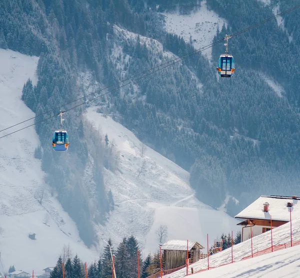 Skilifte Der Wintersportregion Bad Gastein Österreichische Alpen lizenzfreie Stockfotos