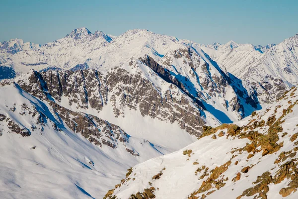 Montañas Cubiertas Nieve Zona Esquí Solden Hermoso Día Invierno Soleado — Foto de Stock