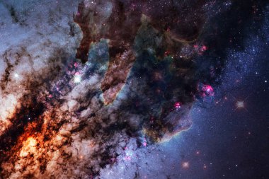 Uzayda bir yerlerde muhteşem bir galaksi. Kozmik duvar kağıdı. Bu görüntünün elementleri NASA tarafından desteklenmektedir