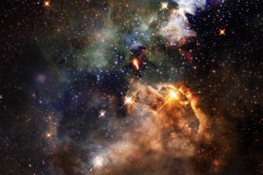 Uzayda bir yerlerde muhteşem bir galaksi. Kozmik duvar kağıdı. Bu görüntünün elementleri NASA tarafından desteklenmektedir