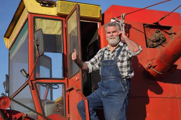 Smiling Adult Farmer Mechanic Combine Harvester Speaking Phone Gesturing Thumb — Stock Photo, Image