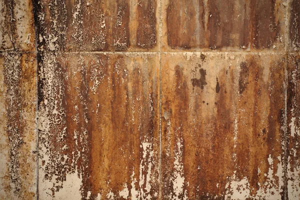 废弃浴室内陈旧不堪的黄褐色不透风墙砖 适合背景的特写镜头 — 图库照片