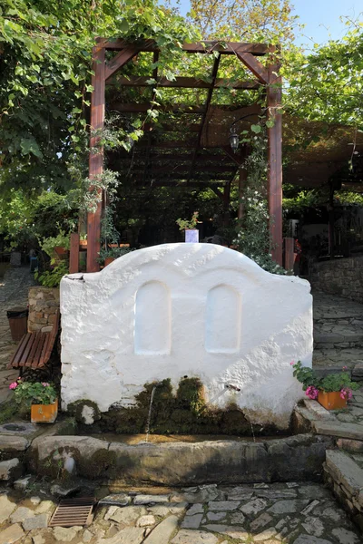 飲む噴水古いテッサロニキ platamon ギリシャ — ストック写真