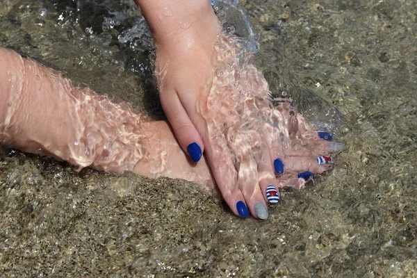 Schoonheidsbehandeling van vingernagels, manicure — Stockfoto