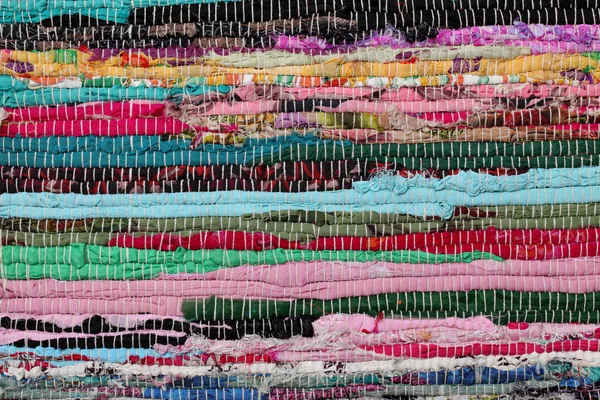 Recycling, handgemaakte kleurrijke etnische retro tapijt — Stockfoto