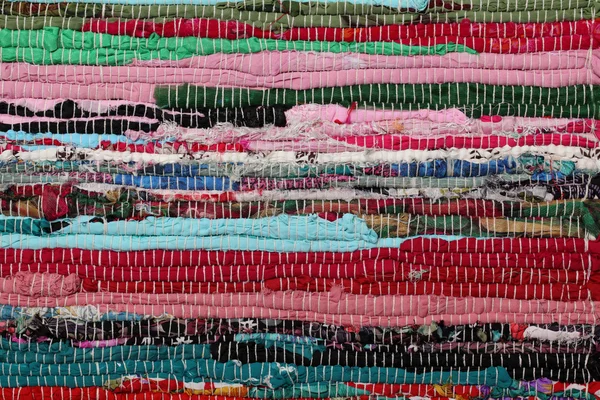 Reciclagem, tapete retro étnico colorido artesanal — Fotografia de Stock