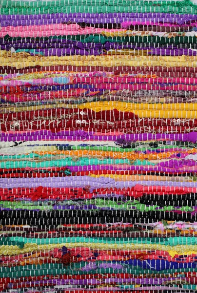 Újrahasznosítás, kézzel készített színes etnikai retro szőnyeg — Stock Fotó