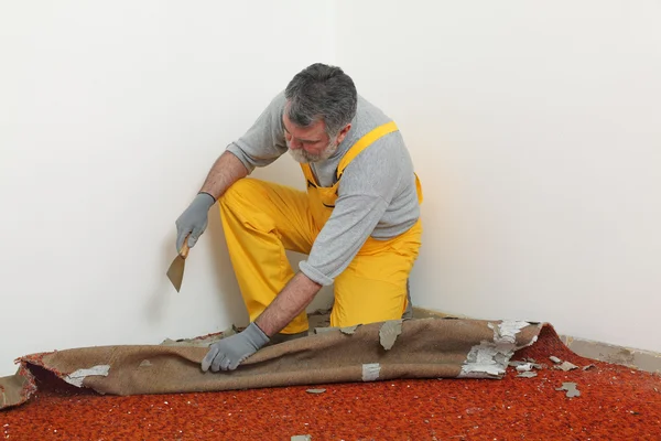 Home renovation, carpet remove — Stock Photo, Image