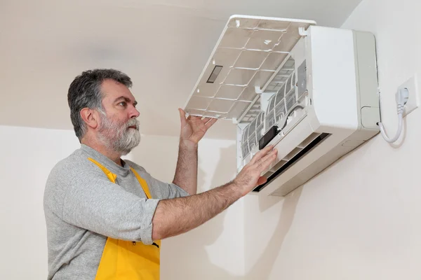 Air condition examine or install — Stock Photo, Image