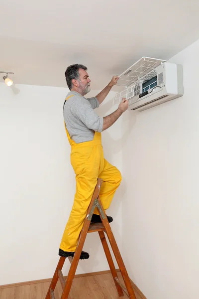 Air condition examine or install — Stock Photo, Image