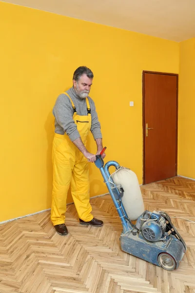 Casa renovação, lixamento em parquet Fotografia De Stock