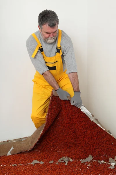 Home renovation, old carpet remove — Stock Photo, Image