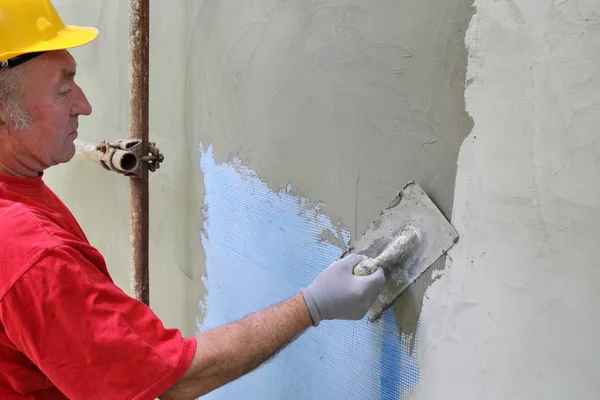 Isolamento murale, diffusione malta sopra maglia Foto Stock