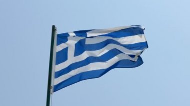 Üzerinde mavi gökyüzü, Hd ayak uçan Yunanistan bayrağı