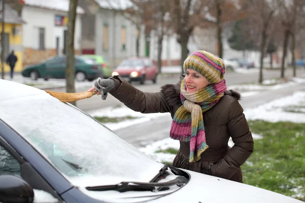 Automotive, woman remove snow from a car — Stock Photo, Image