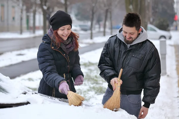 Automotive, couple remove snow from a car — Stock Photo, Image