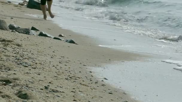 Correr en la playa — Vídeo de stock