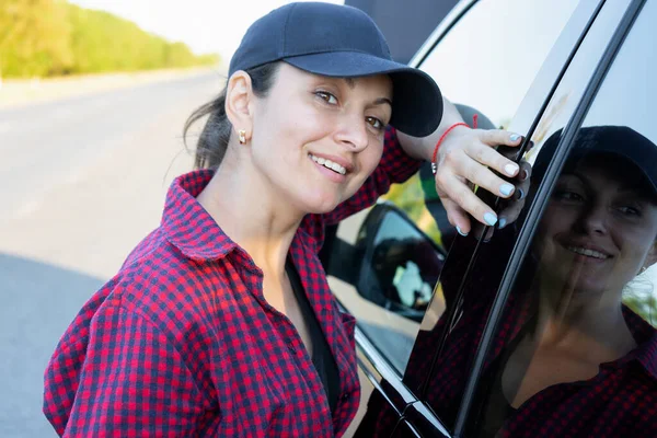 Portrait Hot Woman Cap Shirt Jeans Girl Road Nice Girl — Stock Photo, Image