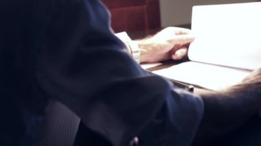 bir tablet ile çalışma
