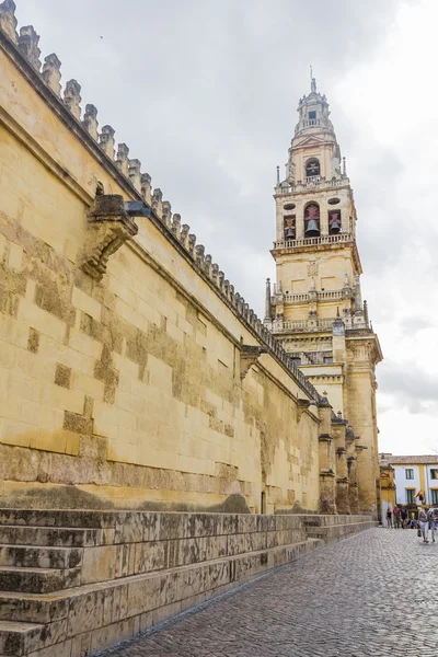 Muren och tornet av moskén i Córdoba — Stockfoto
