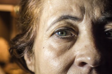 Eski bir kişi için bak