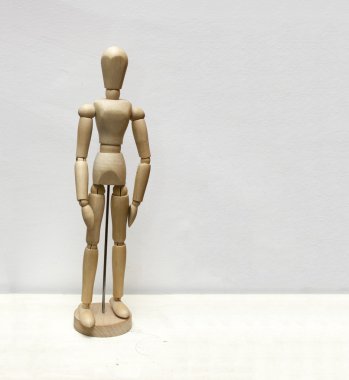 Ahşap eklemli bebek