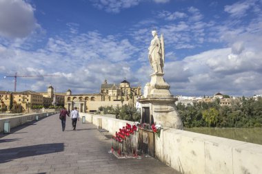 Roma'nın heykeli San Rafael Cordoba köprü