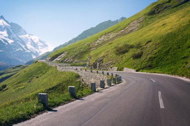 yüksek dağ yolu
