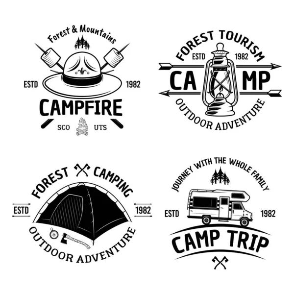 Ensemble camping et plein air de quatre emblèmes, étiquettes, badges ou logos noirs vintage vectoriels isolés sur fond blanc — Image vectorielle