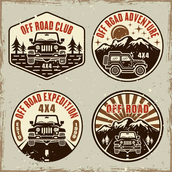 Off road club set di quattro emblemi colorati vettoriale illustrazione in stile retrò con texture grunge rimovibili su strato separato — Vettoriale Stock