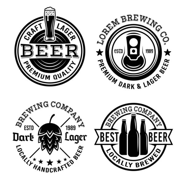 Beyaz arka planda dört vektör amblemi, etiketi, rozeti veya logosundan oluşan bira ve bira fabrikası seti — Stok Vektör