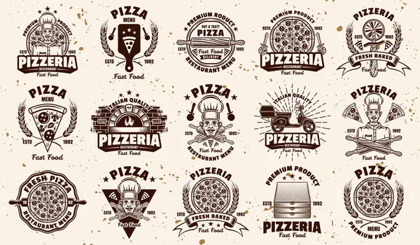 Пицца и пиццерия большой набор из пятнадцати векторных эмблем, значков, этикеток или логотипов в винтажном стиле на заднем плане со съемными гранж текстурами — стоковый вектор