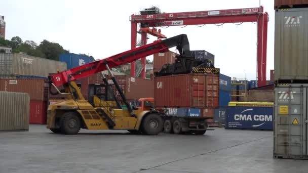 Sommaren 2020 Vladivostok Ryssland Sea Container Terminal Reachstacker Kör Genom — Stockvideo