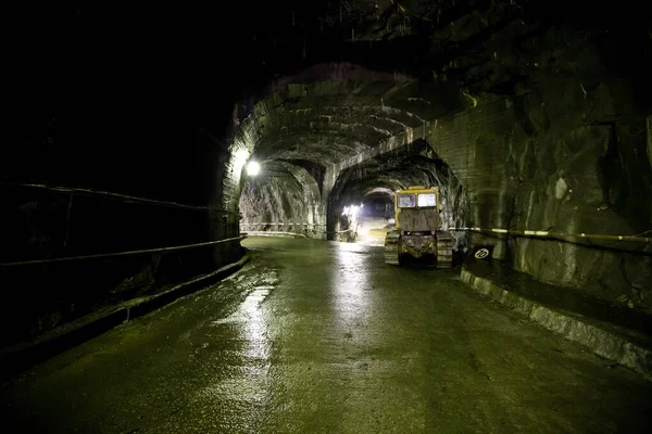 Central Hidroeléctrica Kolyma Passagens Subterrâneas Escavadas Rocha — Fotografia de Stock