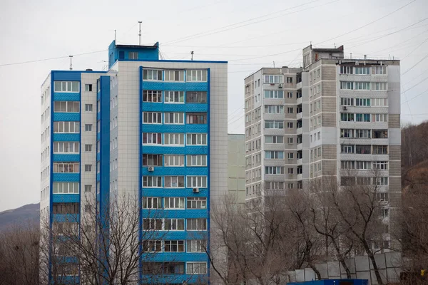 Φθινόπωρο 2013 Βλαδιβοστόκ Περιοχή Primorsky Πολυώροφα Οικιστικά Κτίρια Πολύχρωμα Κτίρια — Φωτογραφία Αρχείου