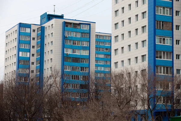 Φθινόπωρο 2013 Βλαδιβοστόκ Περιοχή Primorsky Πολυώροφα Οικιστικά Κτίρια Πολύχρωμα Κτίρια — Φωτογραφία Αρχείου