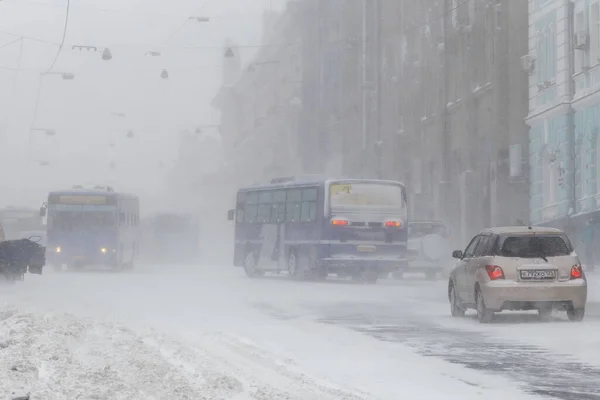 Январь 2016 Владивосток Россия Сильный Снегопад Владивостоке Автомобили Едут Время — стоковое фото