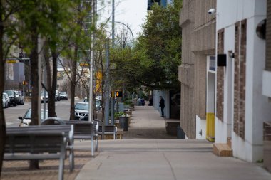 2016 baharında Austin, Teksas, ABD - Austin Central Street, şehir merkezinde. Austin şehir merkezinde boş geniş kaldırım.