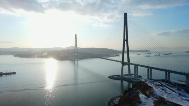 Vista Cima Ponte Russa Gelada Vladivostok Através Bósforo Oriental Ponte — Vídeo de Stock