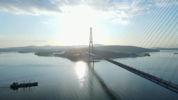 Vista Desde Arriba Barco Mercante Navega Bajo Puente Ruso Invierno — Vídeos de Stock