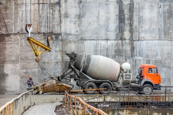 Hösten 2016 Magadan Ryssland Byggande Vattenkraftverket Ust Srednekanskaya Betongblandare Står — Stockfoto