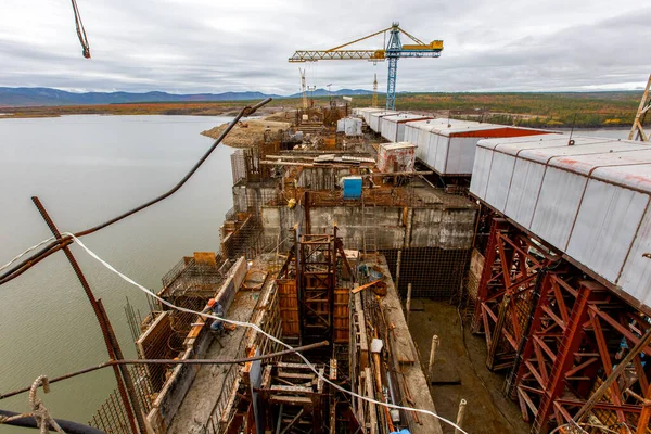 2016 Sonbaharında Magadan Rusya Ust Srednekanskaya Hidroelektrik Santralinin Inşaatı Rusya — Stok fotoğraf