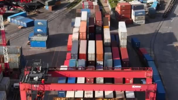 Vladivostok Rusland Zomer 2020 Camera Vliegt Rechte Rijen Containers Zeehaven — Stockvideo