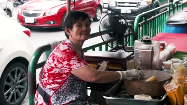 Bangkok Thailand 2016 Vår Street Food Fair Sakta Backarna Äldre — Stockvideo