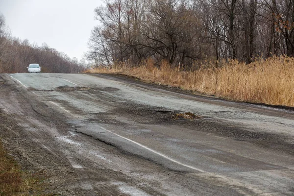 Schlechte Russische Asphaltstraße Die Asphaltstraße Ist Voller Löcher Und Risse — Stockfoto