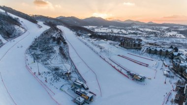 Alpencia, Güney Kore - Kış 2016 - Top view. Güney Kore 'deki 208 Olimpiyatları için inşa edilen Alpencia köyündeki kayak dağının yamacı..