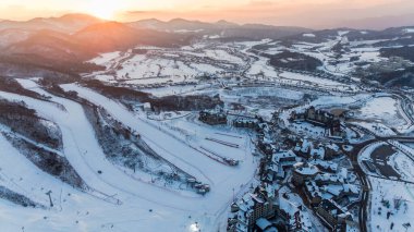Alpencia, Güney Kore - Kış 2016 - Top view. Güney Kore 'deki 208 Olimpiyatları için inşa edilen Alpencia köyündeki kayak dağının yamacı..